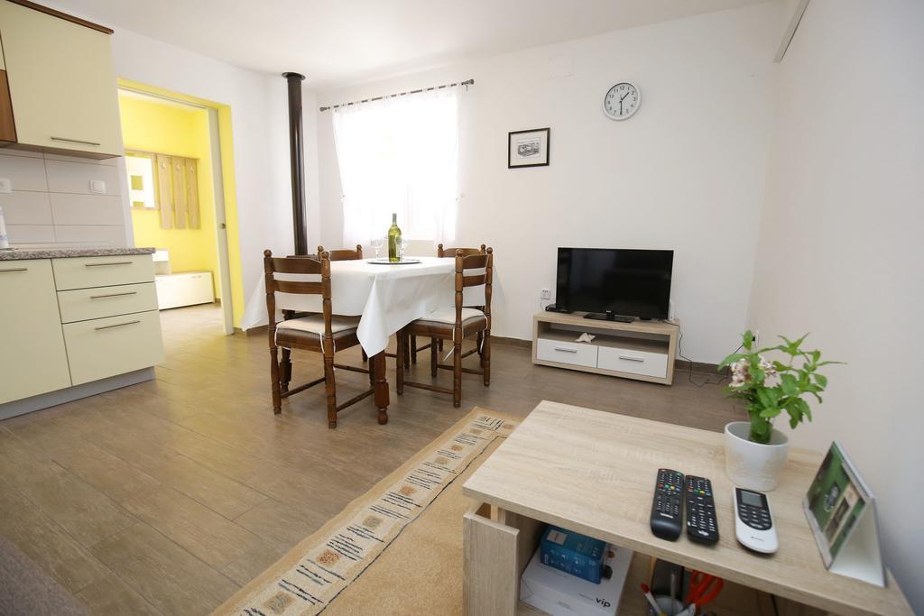 Apartment Marta Ražanac Kültér fotó