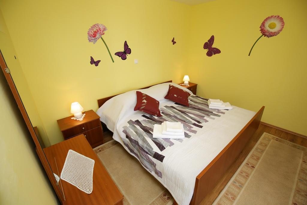 Apartment Marta Ražanac Kültér fotó