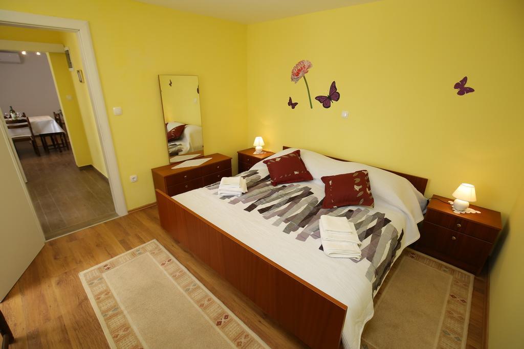 Apartment Marta Ražanac Kültér fotó